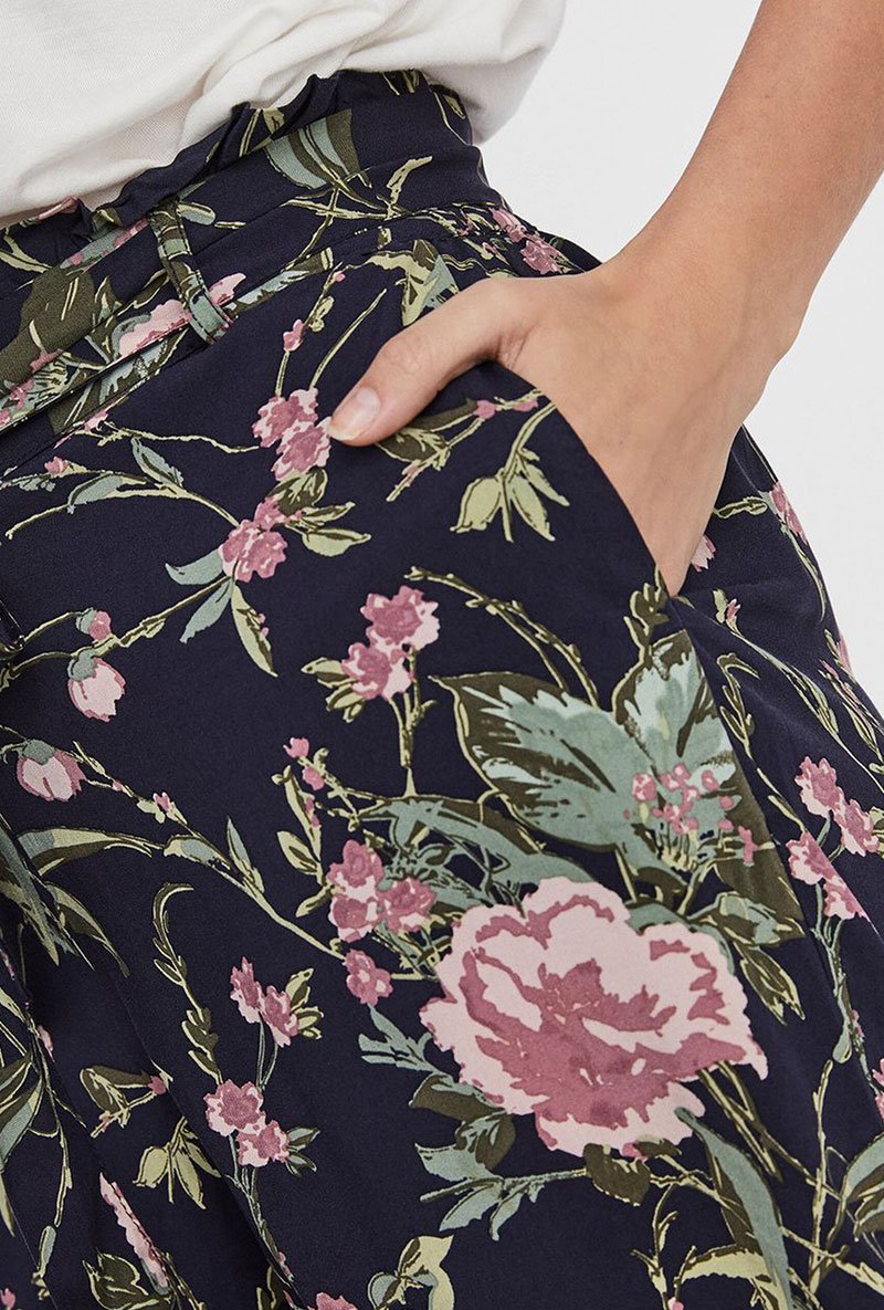 SIMPLY EASY LONG SHORTS