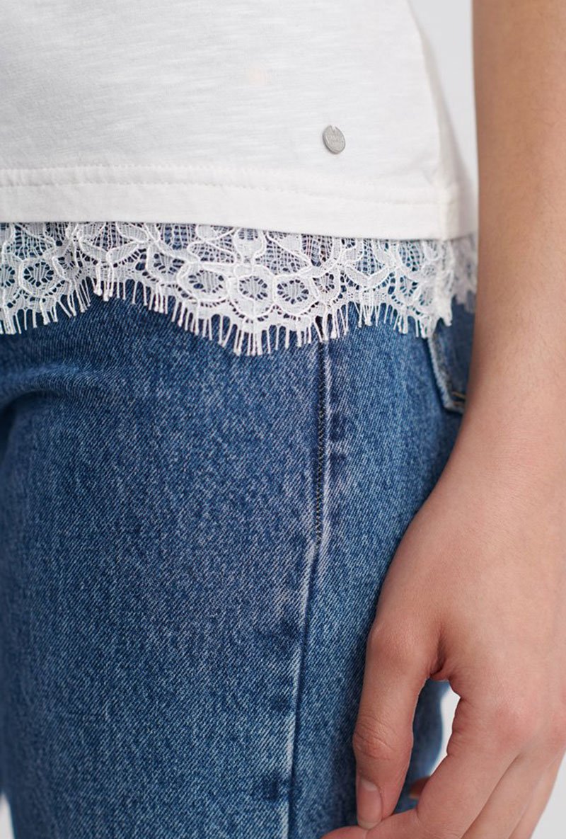 TILLY LACE GRAPHIC TEE